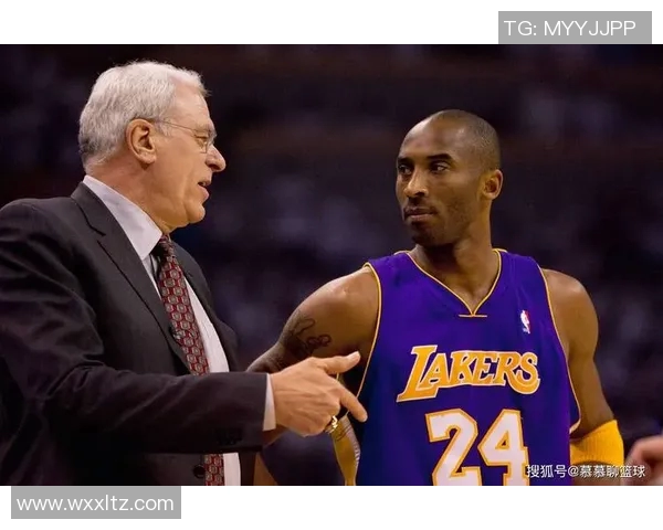 卡德西利奥亲笔签名足球纪念品引发球迷热烈追捧及收藏热潮